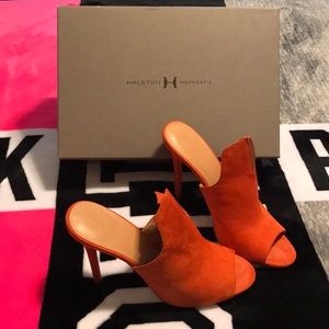 HALSTON HERITAGE HIGH HEELS